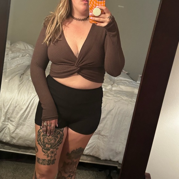 Windsor Chocolate Ribbed Twist Top - Picture 6 of 6